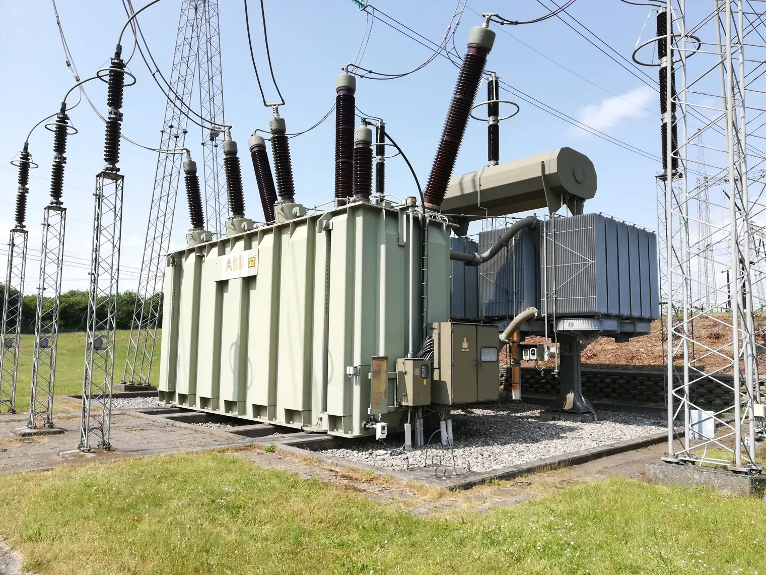 Power transformer with CEKO Sensors monitoring